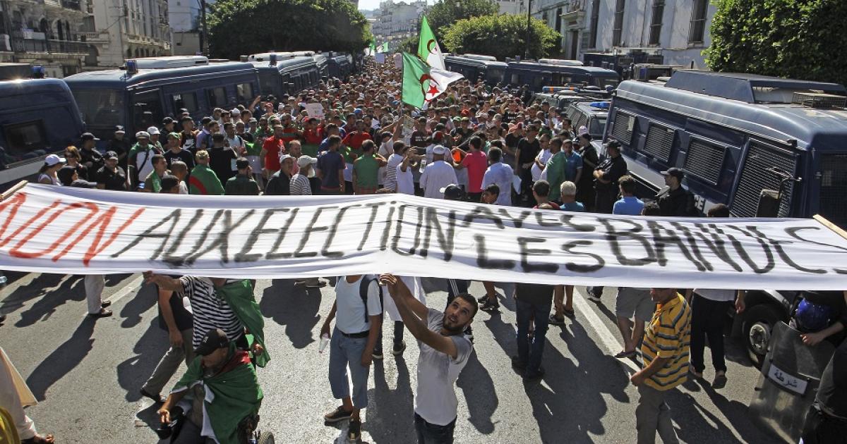 الأرشيف يفضح المرشحين للرئاسة الجزائرية والحراك يواصل رفض الولاية الخامسة اندبندنت عربية 