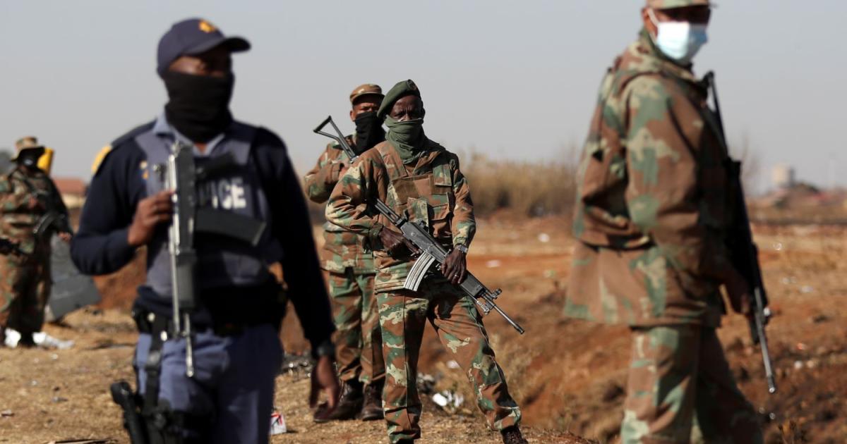 اعتقال 95 ليبيا في قاعدة عسكرية "محتملة" بجنوب أفريقيا