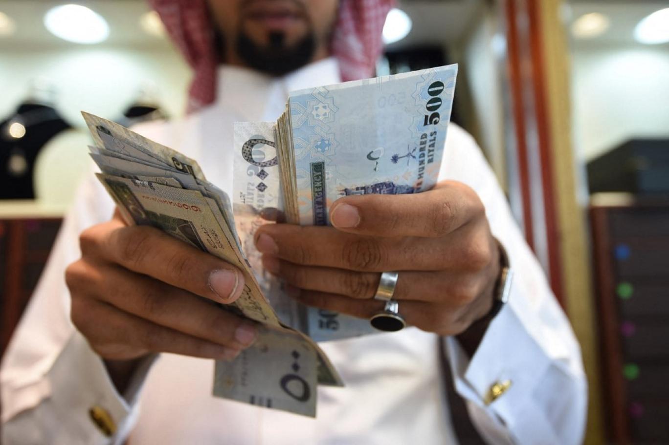 للمرة الأولى الريال السعودي يتخطى 5 جنيهات في القاهرة | اندبندنت عربية