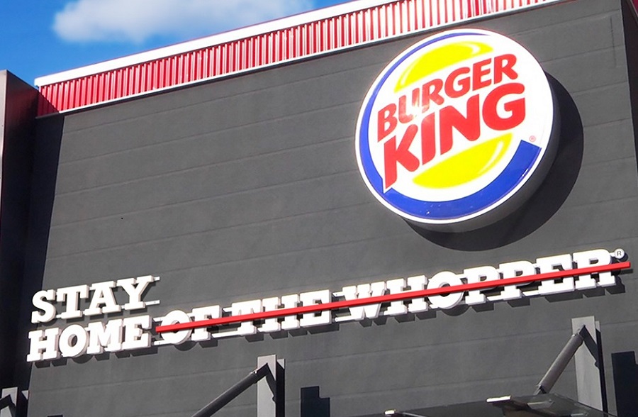 تحويل سلوغن Burger King إلى stay home (صفحة Burger King France على فيسبوك).jpg