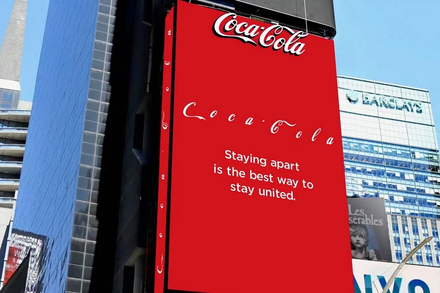 شعار Coca Cola على لوحة إعلانات (Coca Cola) Times Square.JPG