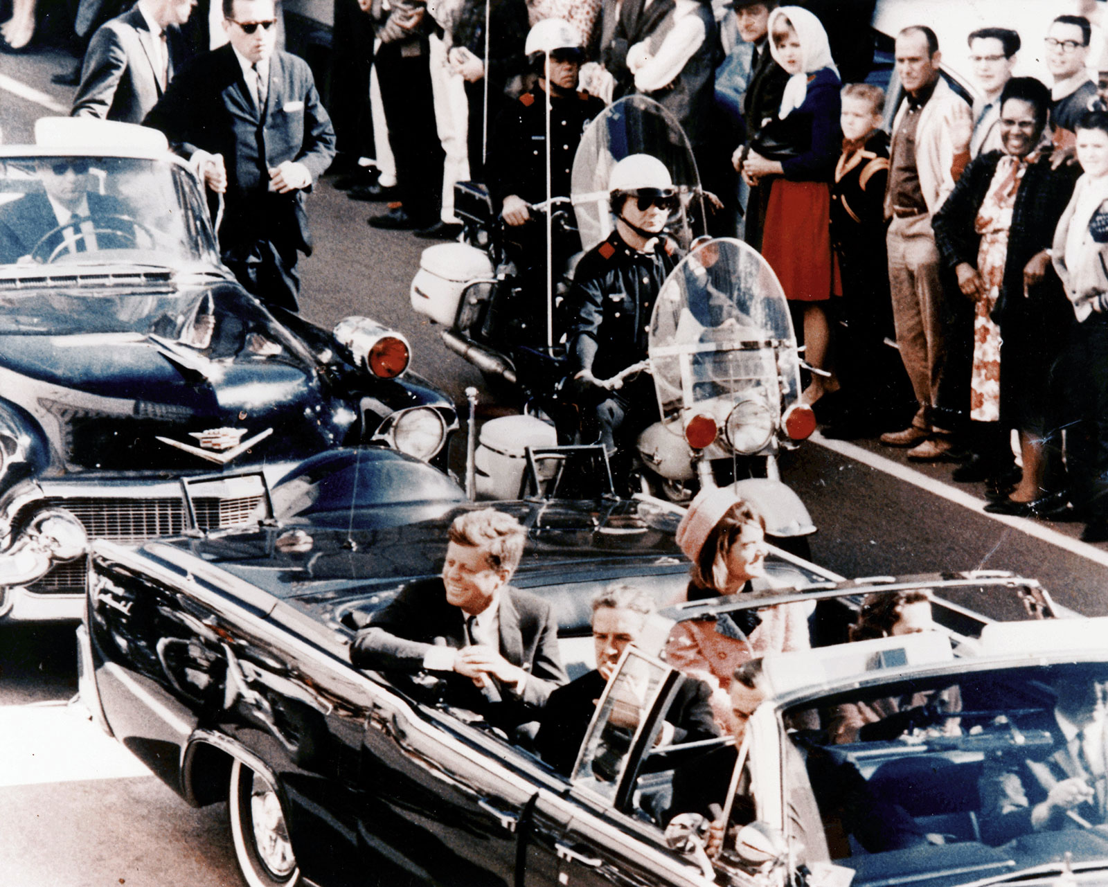Pres-Jacqueline-Kennedy-president-John-F-Dallas-November-22-1963.jpg