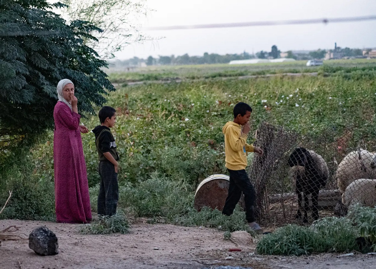 Children play in a village once held by Isis in Deir Ezzor, Syria_Trew----DSC03470.jpg