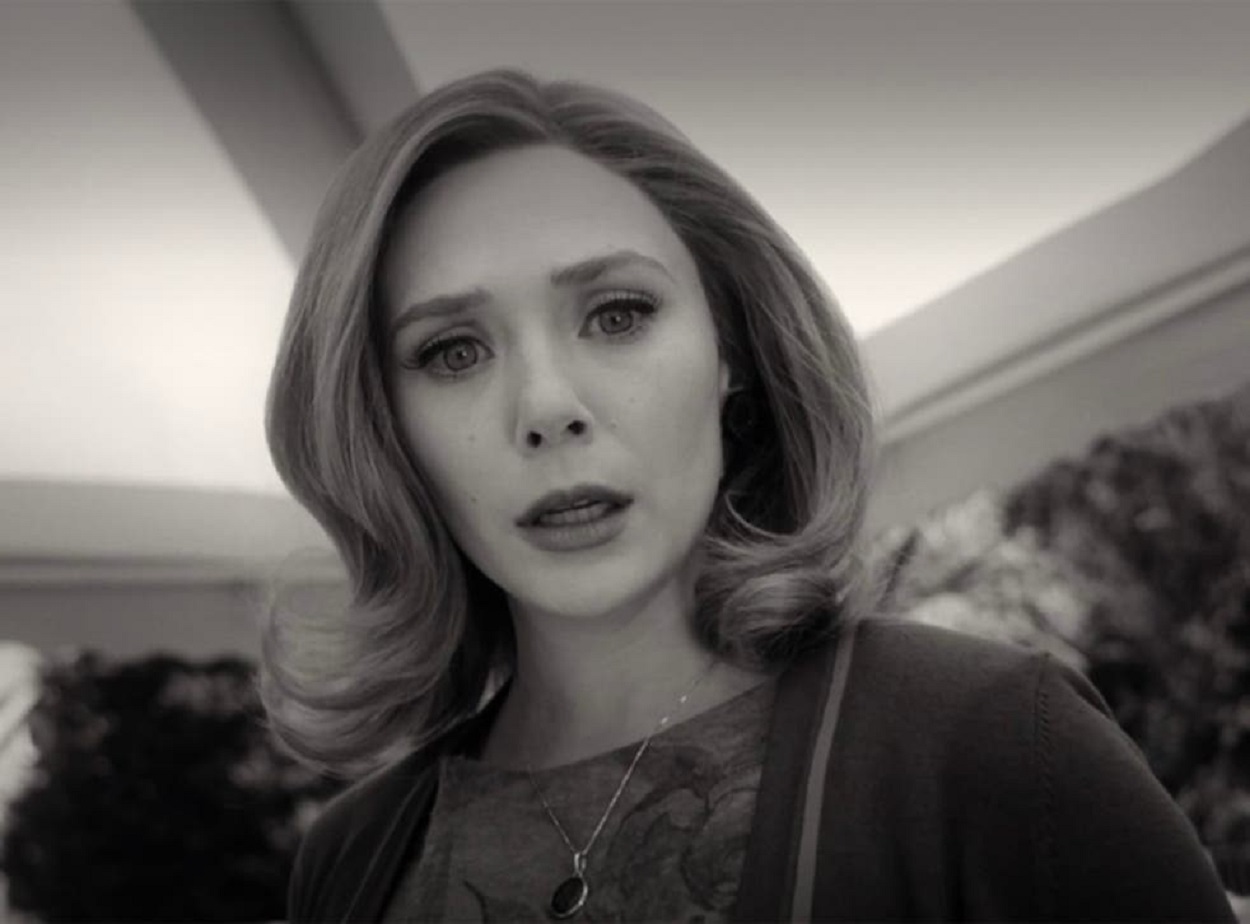 Elizabeth Olsen in ‘WandaVision’_disney-marvel.jpg