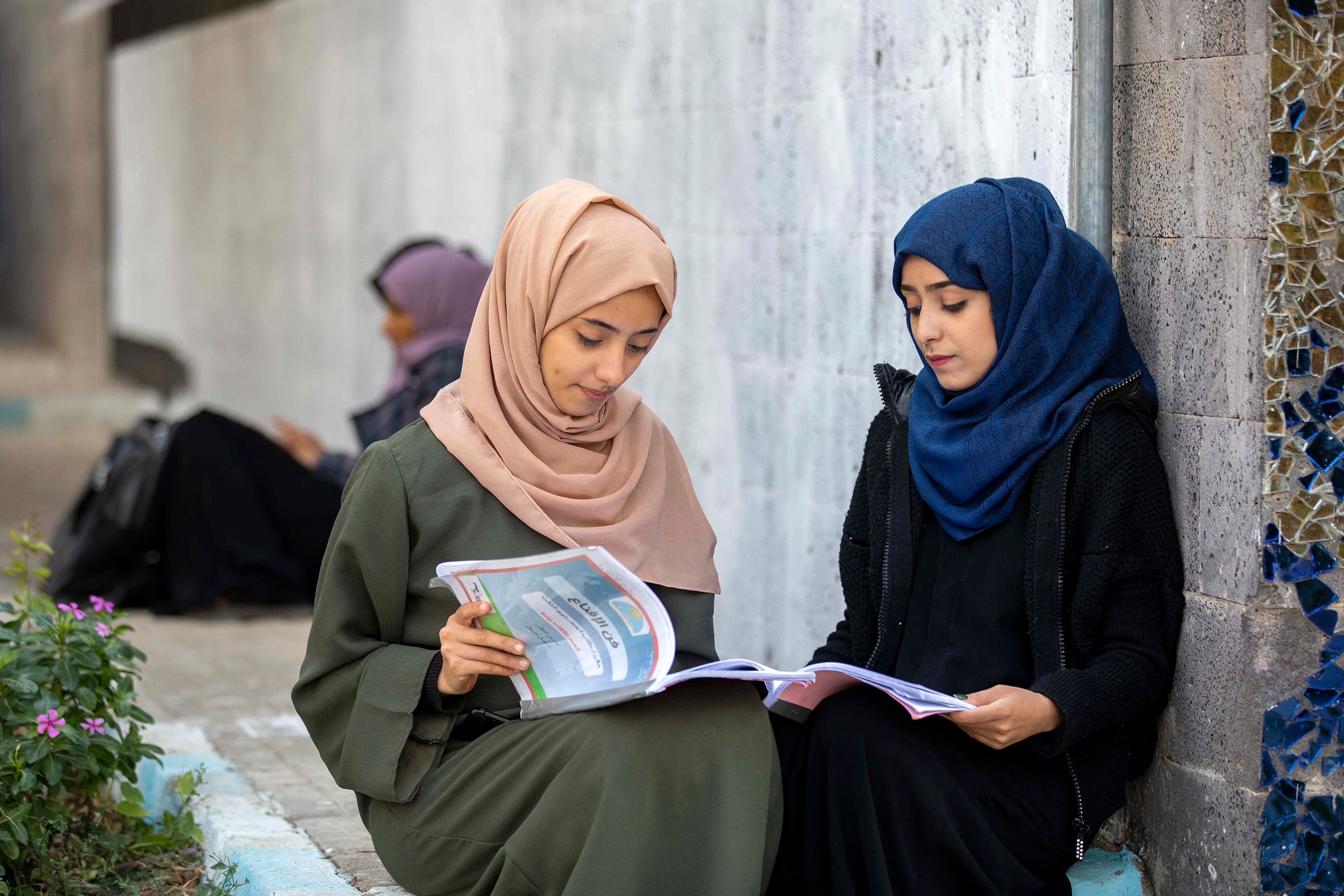 يفرض الحوثيون قيوداً على الجامعات النسائية والحياة الطلابية (أ ف ب)