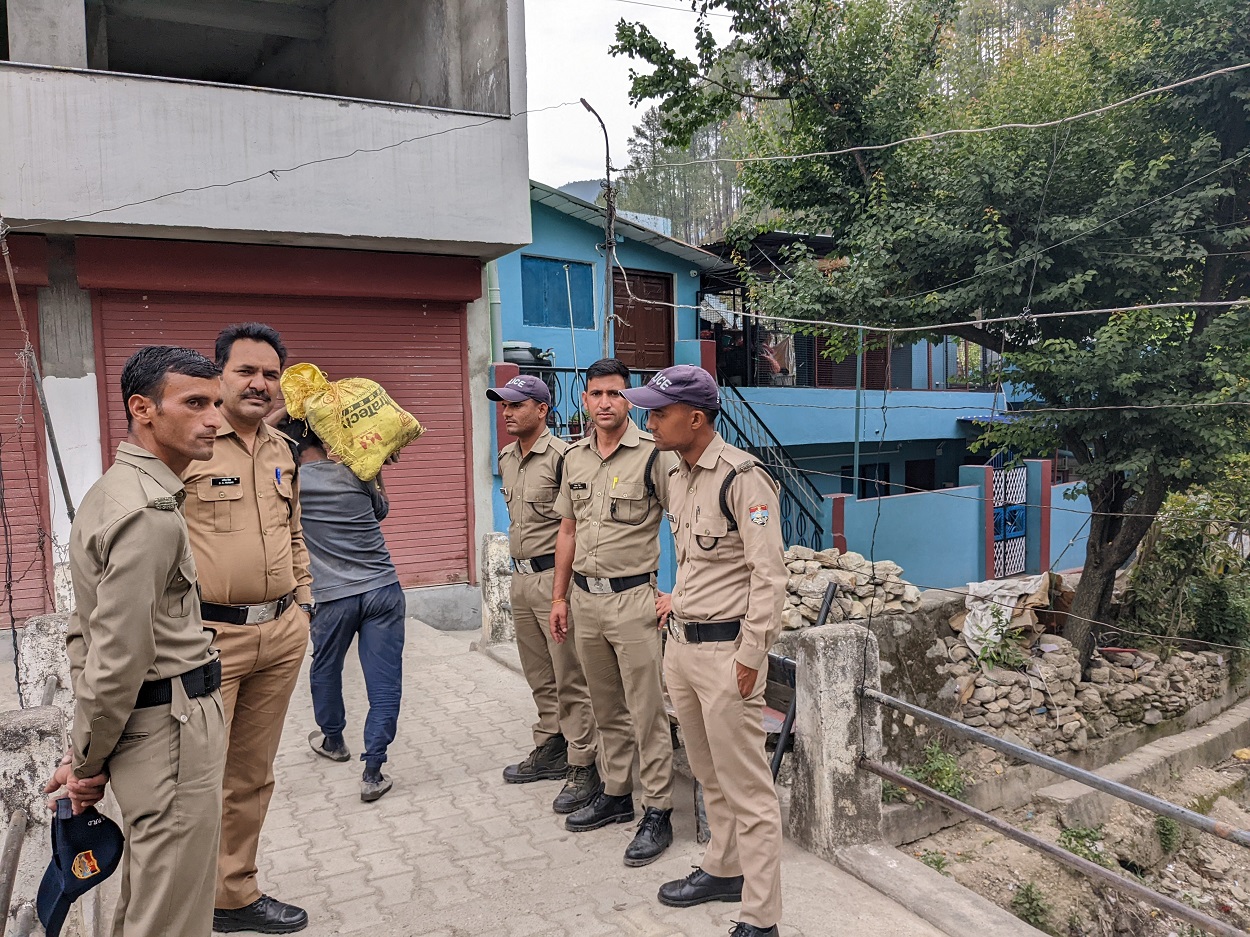 Police guarding the homes owned by resident muslim families in Purola_Namita Singh-The Independent.jpg