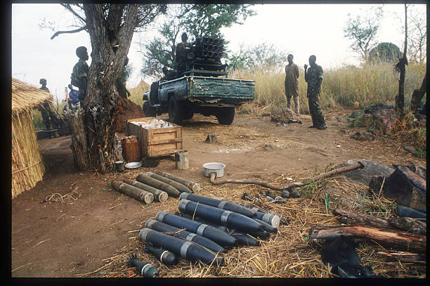 ضغطت القوى الدولية على الحكومة السودانية لعقد مفاوضات انتهت بتوقيع اتفاقية نيفاشا 2005 (غيتي).jpg