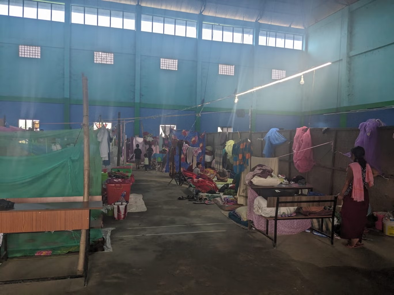 مخيم إغاثة في إمفال مانيبور (ناميتا سينغ/اندبندنت)