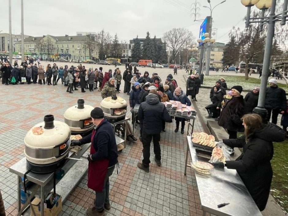 A pizza production line in eastern Ukraine_TH.jpg