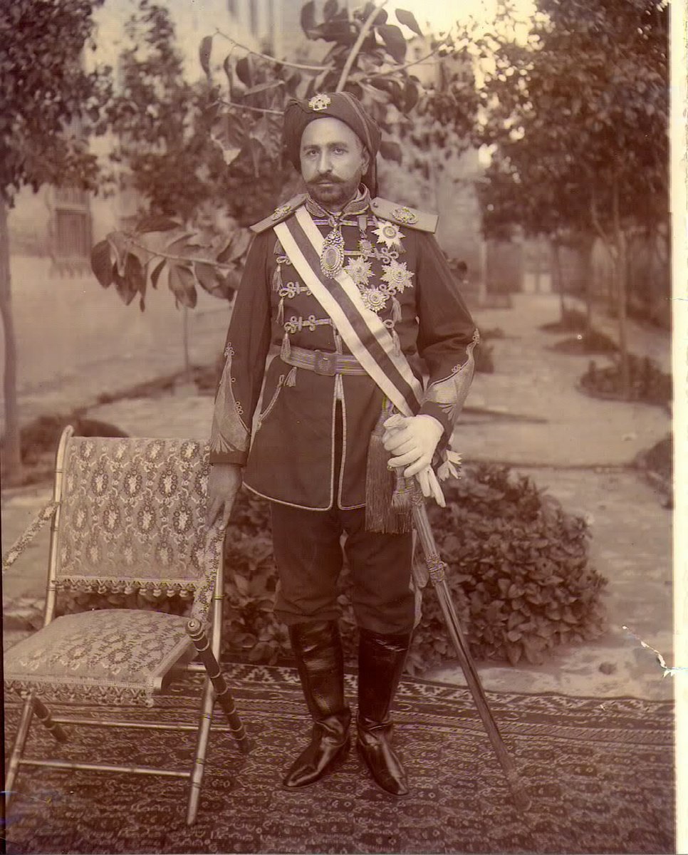 Lieutenant-General_H.H_Shaikh_Khaz’al_Khan_ibn_Haji_Jabir_Khan,_Sardar-i-Aqdas,_Amir_of_Mohammerah.jpg