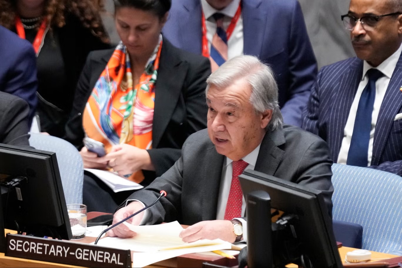 الأمين العام للأمم المتحدة أنطونيو غوتيريش يتحدث خلال جلسة مجلس الأمن (أ ب)
