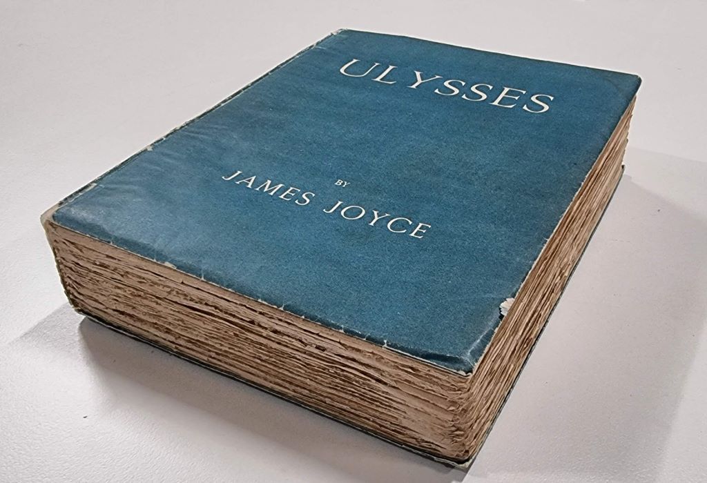 James_Joyce_Ulysses_1st_Edition_1922.jpg