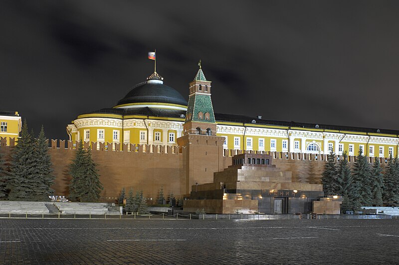 Russia-2007-Moscow-Kremlin_Senate_at_night.jpg