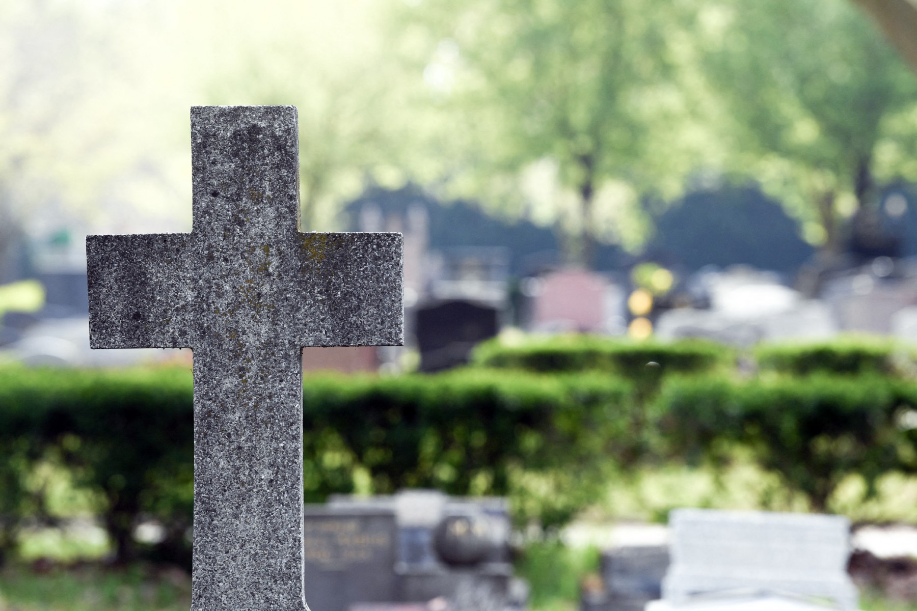 AFP__20210415__9839W2__v1__Preview__FranceCemeteryVirusHealth.jpg