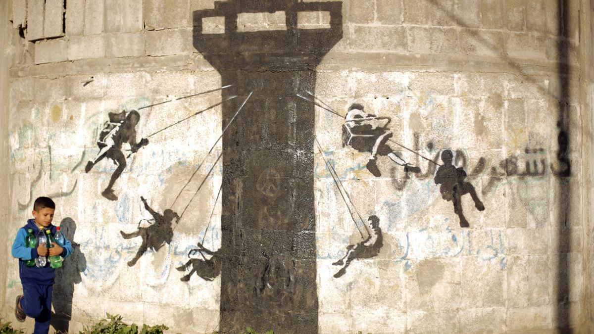 banksy_mirador_manege_gaza_2015.jpg