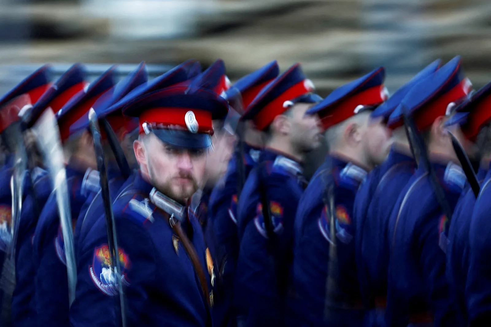 أفراد من القوات الروسية يسيرون في عرض عسكري، موسكو، مايو 2023 (مكسيم شيميتوف / رويترز)