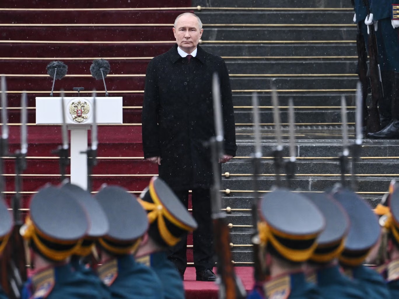 فلاديمير بوتين عقب حفل تنصيبه في الكرملين مطلع الأسبوع الجاري (رويترز)