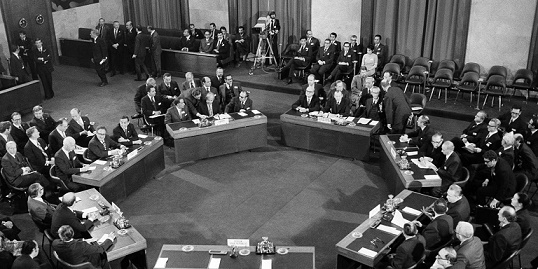 الجلسة الافتتاحية لمؤتمر السلام في الشرق الأوسط في جنيف في ديسمبر 1973 (مواقع التواصل)