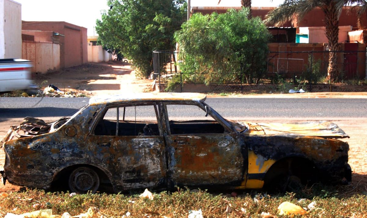 استهداف سيارات المدنيين أحد الوجوه القبيحة للحرب في السودان (حسن حامد).jpg