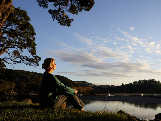 Woman_by_the_lake_-_abcdef_-_16756da2050f2a5c89512a94e3aea69904c7adb9-fb_-_abcdef_-_fdc70d8290e0358d046ff461d05c915f0321c021.jpg