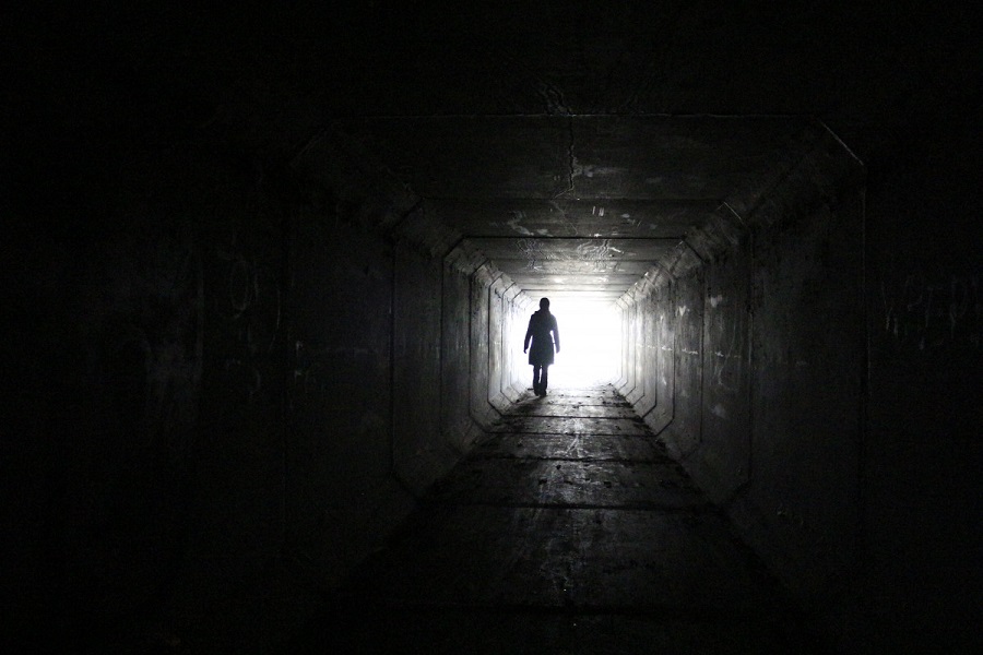 tunnel_silhouette_mysterious_fantasy_white_dream_male_bright-863174.jpg