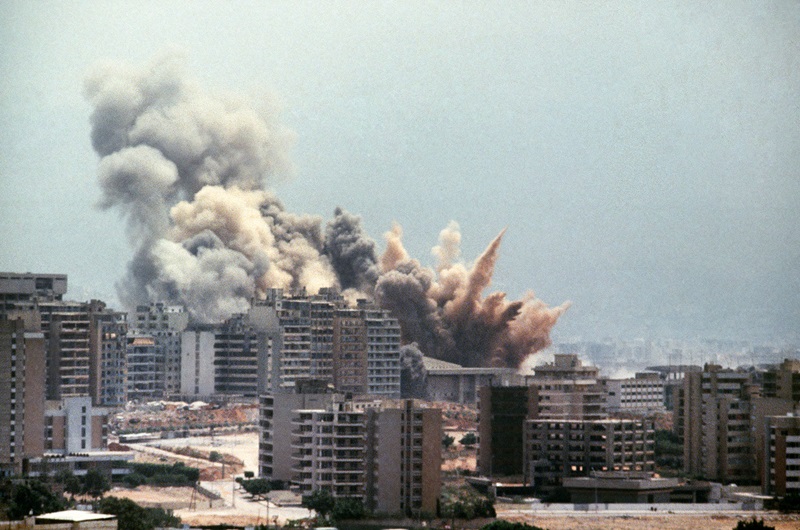 Israeli shelling on West Beirut 1982 afp.jpg