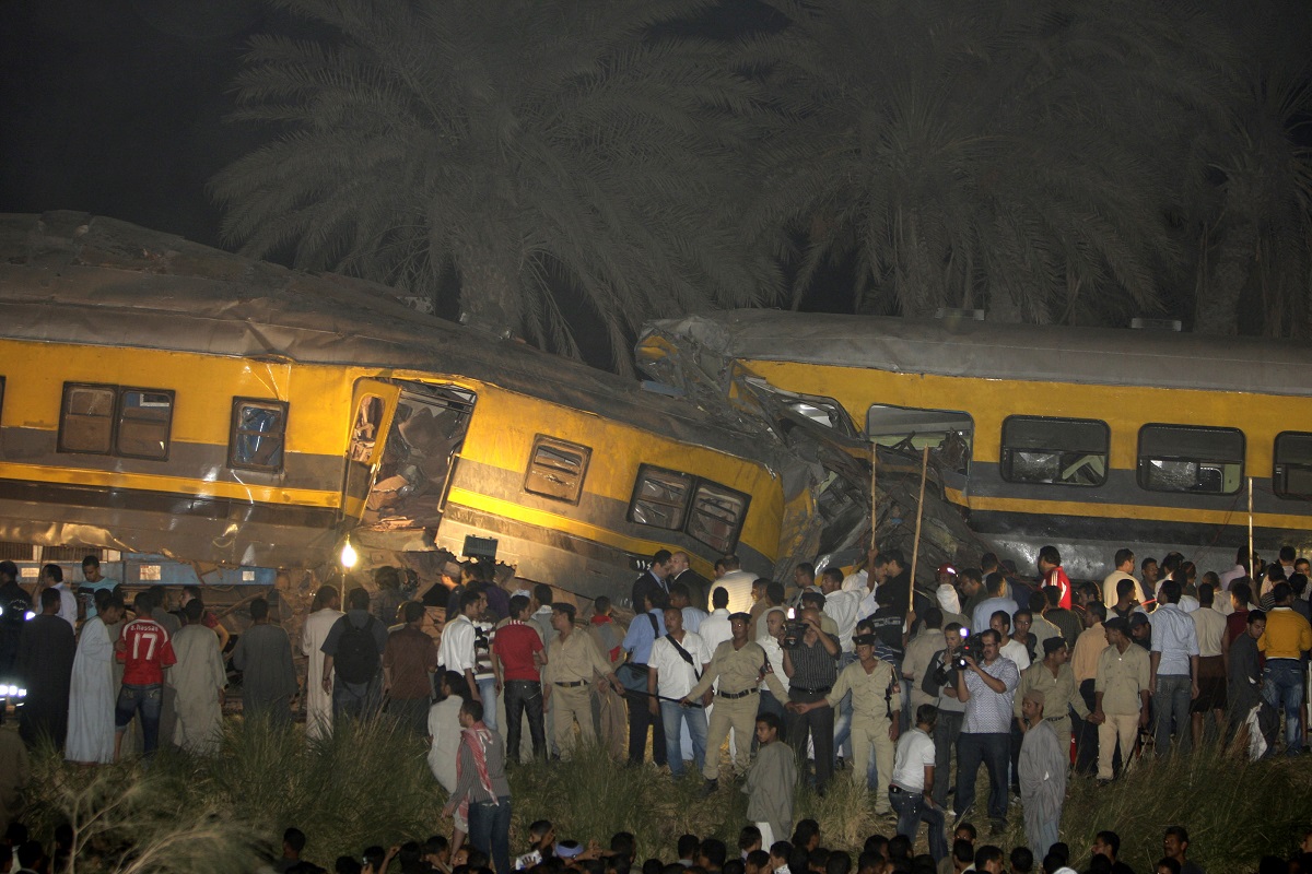 2009-10-24T120000Z_2049603548_GM1E5AP0H1Y01_RTRMADP_3_EGYPT-CRASH.JPG