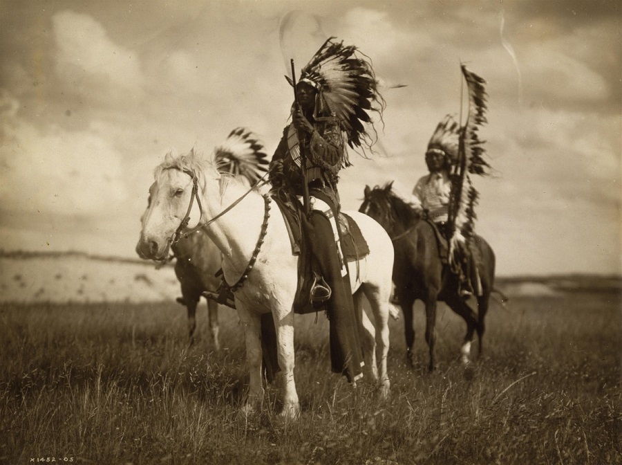 historical_vintage_sioux_indian_american_chief_lifestyle_tradition-625891.jpg