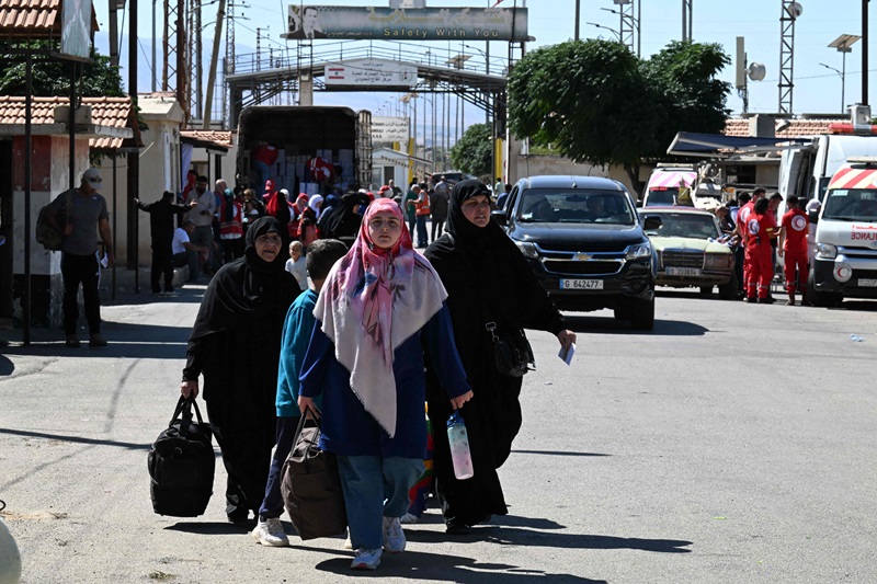 Displaced Syrians and Lebanese 2 afp.jpg