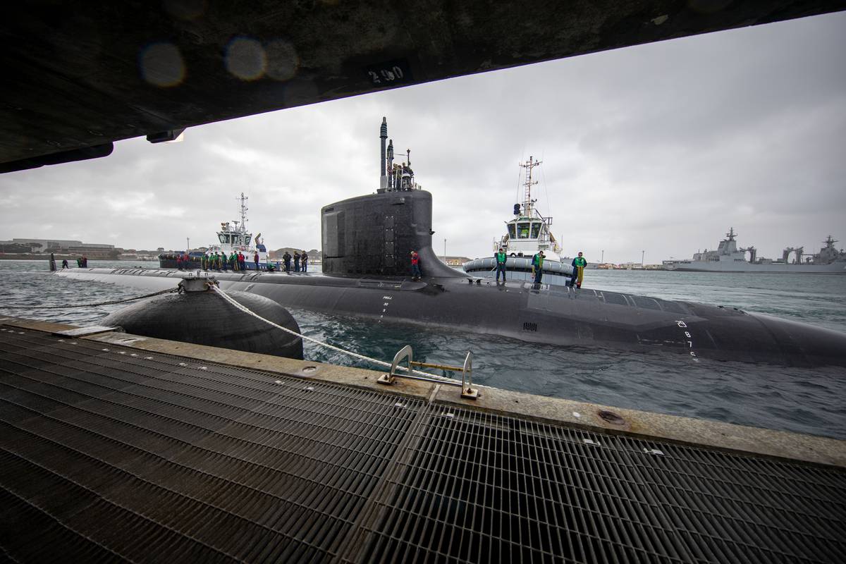 iaclass-fastattack-submarine-uss-hawaii-152689.jpg