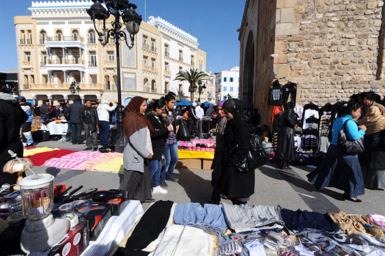 AFP__20110216__Par6069167__v1001__Preview__TunisiaStoresStrike.jpg