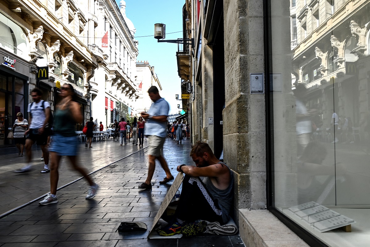 AFP__20230824__33TD8XF__v1__HighRes__FranceSocialPovertyWeather.jpg