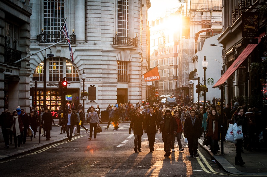 pedestrian-walking-group-people-road-street-938709-pxhere.com_.jpg