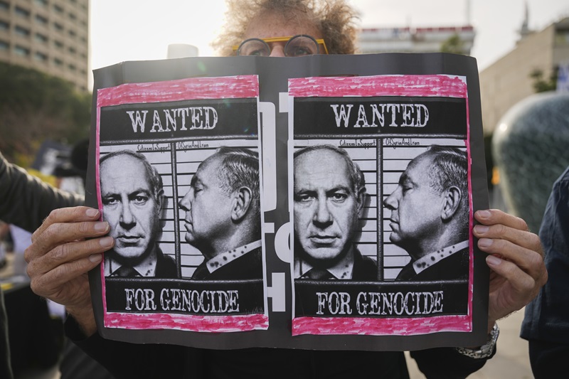 Demonstrators against Netanyahu ap.jpg