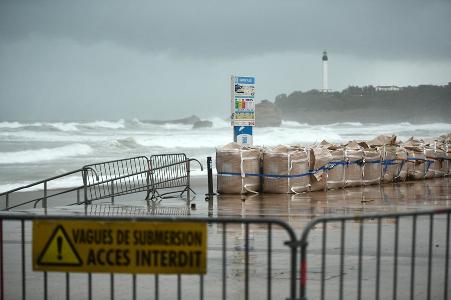 AFP__20231103__33ZU97P__v1__HighRes__FranceWeatherStormCiaran.jpg