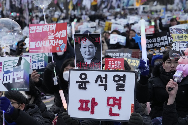 Protesters demanding the arrest of President Yoon Suk Yeol in Seoul ap.jpg